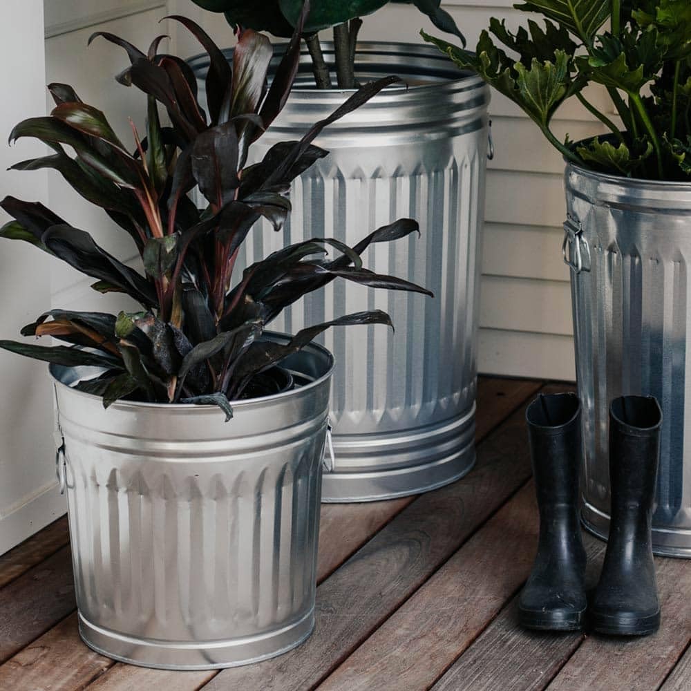 31 Gallon Metal Trash Can with Lid, Durable Silver Garbage Can-Easy to Clean,Suitable for Outdoor, Kitchen, Office