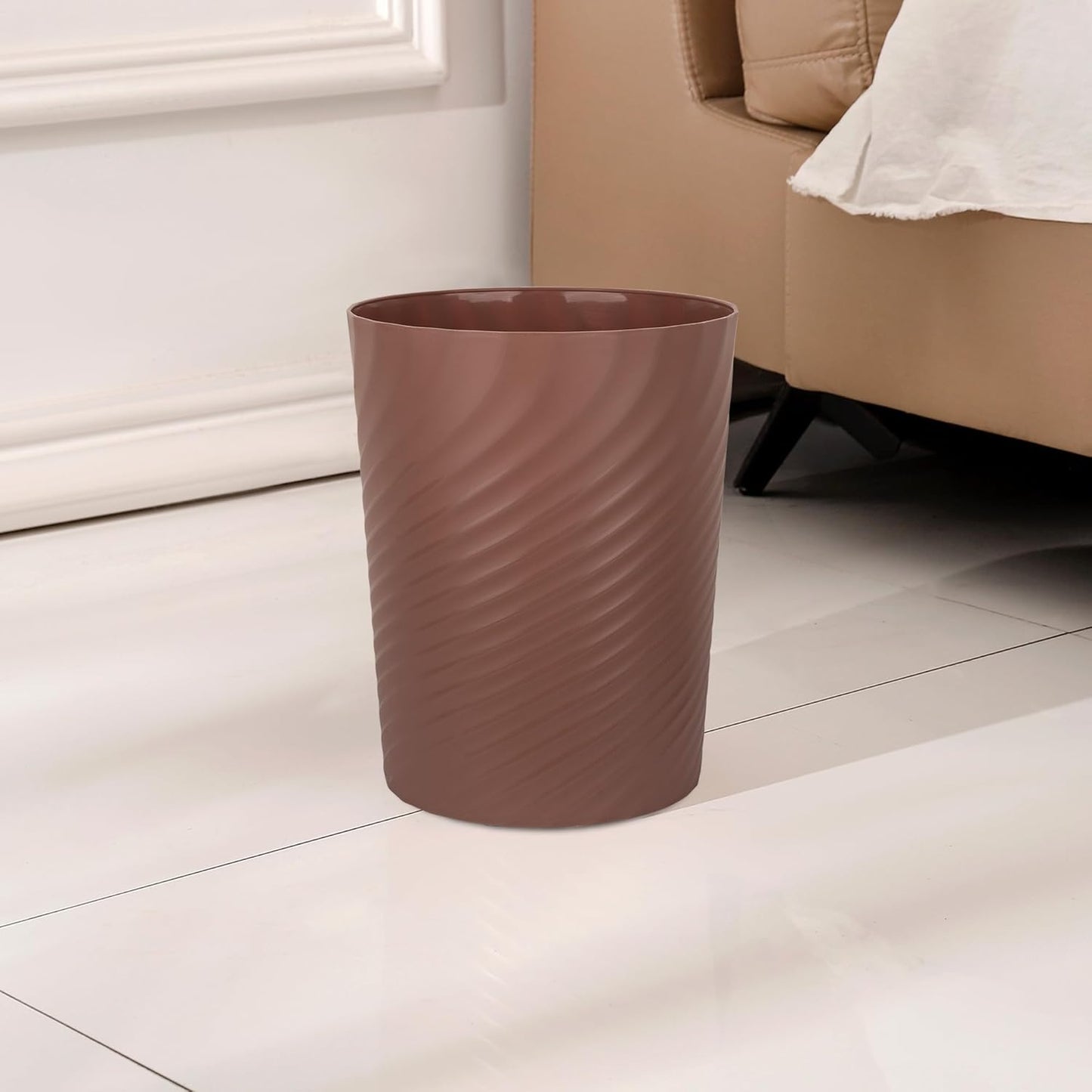 UUJOLY Plastic Trash Can Wastebasket, Garbage Container Basket for Bathrooms, Kitchens, Offices, Kids Rooms (Brown, 1.8 Gallon)
