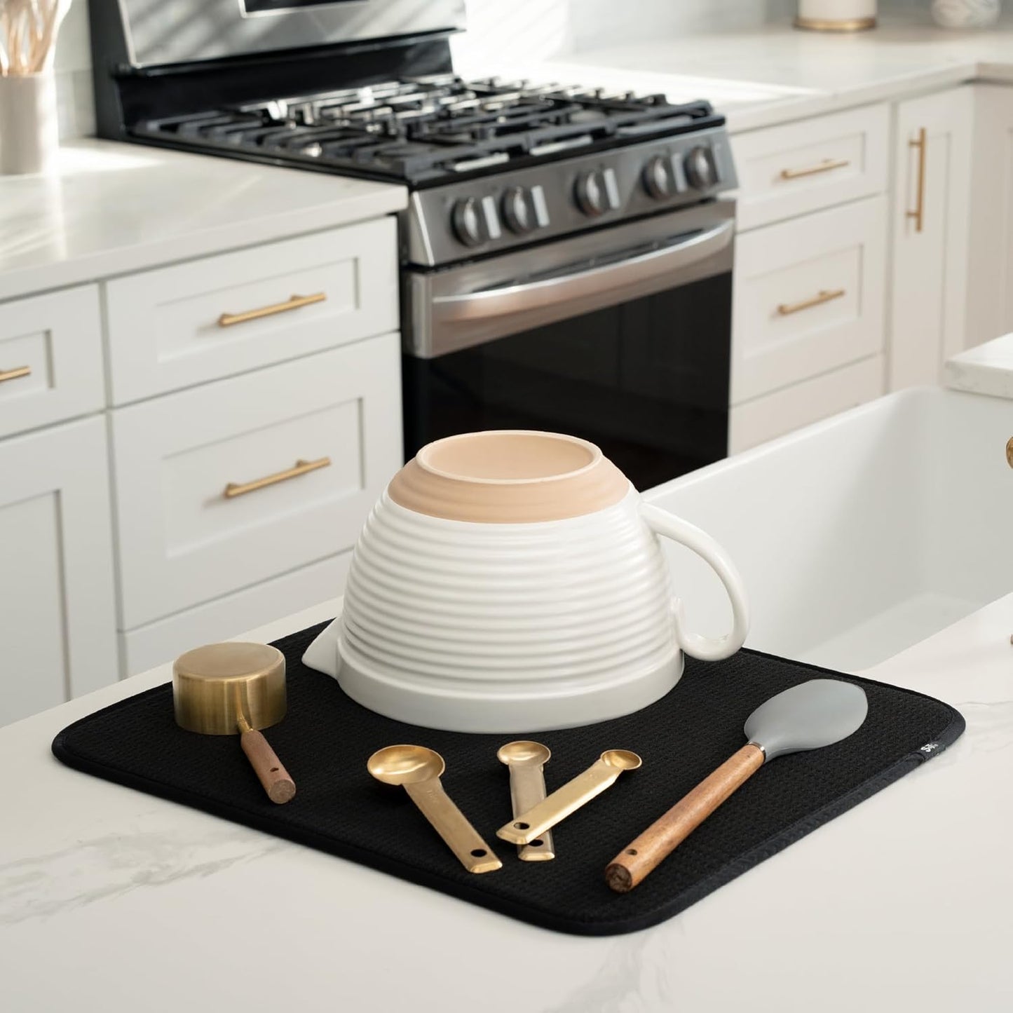 S&T INC. Dish Drying Mat, 16” x 18”, Absorbent Microfiber Kitchen Counter Mat, Dish Drying Pad for Dishes, Utensils, Pots and Pans, Large, Black