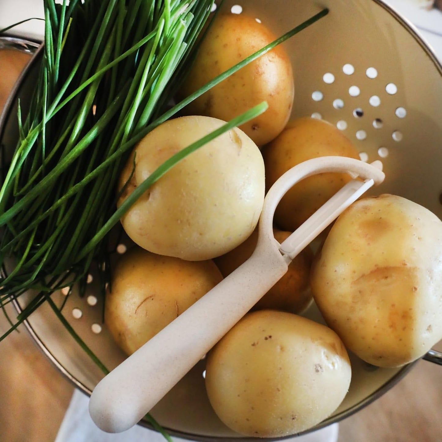 Beille Ceramic Blade Wheat Straw Vegetable Peeler Kitchen Gadgets, 6.5 Inch (Classic Peeler, Cream)