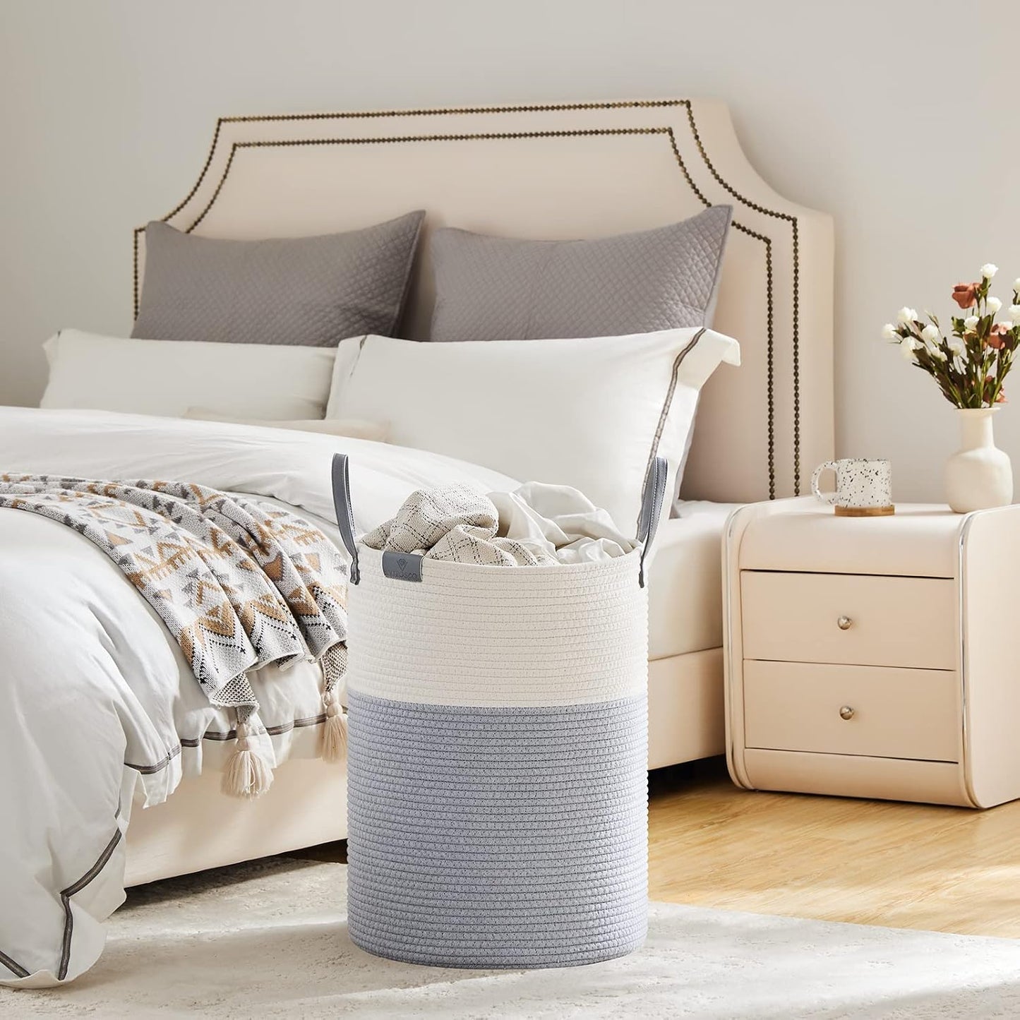 VIPOSCO Tall Laundry Basket, Large Dirty Clothes Hamper with Leather Handle, Woven Rope Storage Basket for Blanket, Toy In Living Room, Bathroom, Bedroom - 58L Grey & White