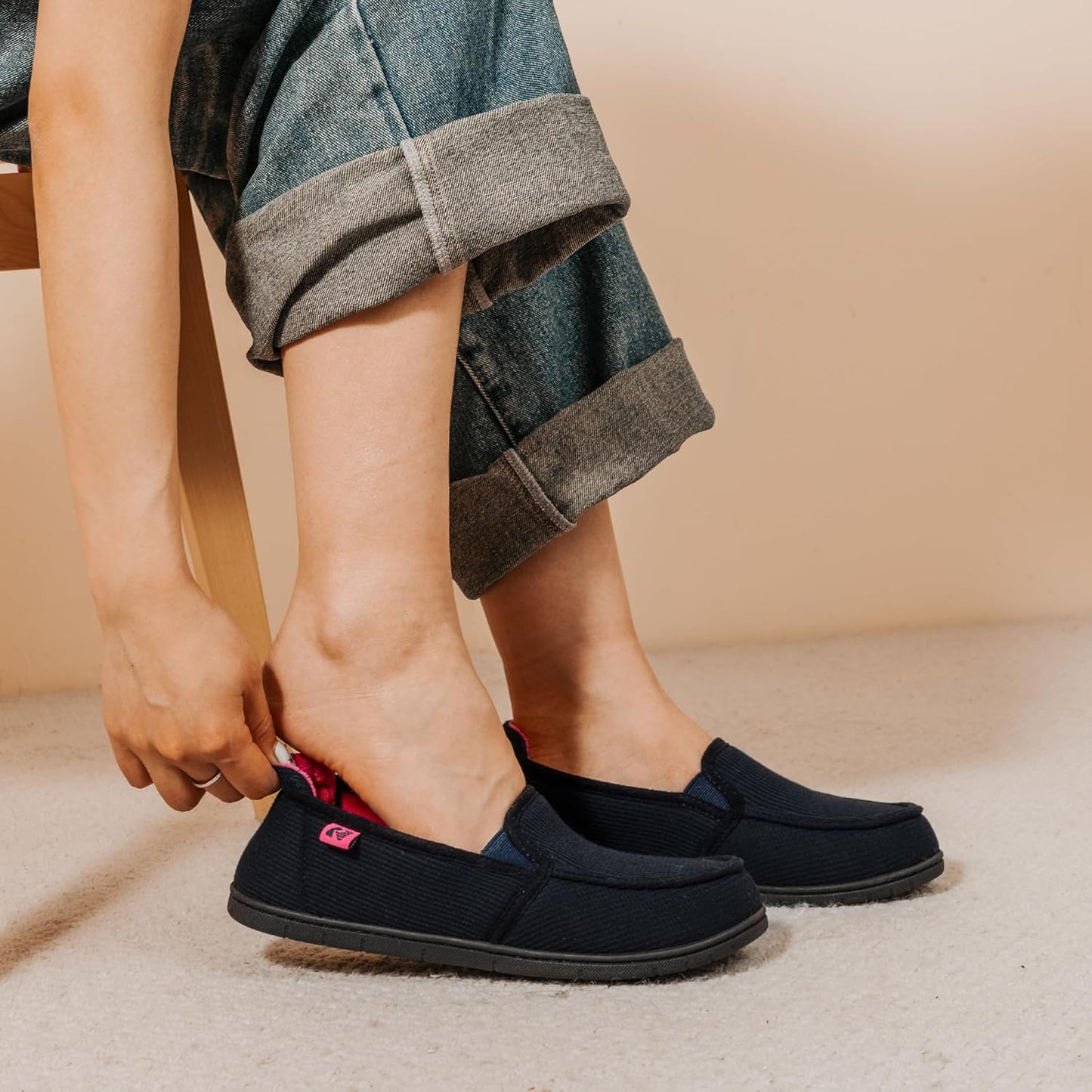 RockDove Women's Two-Tone Hoodback Slipper with Removable Insole