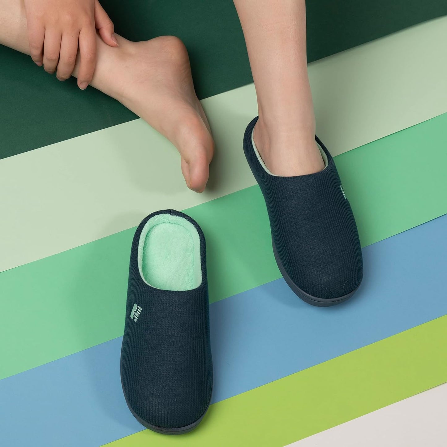 RockDove Women's Original Two-Tone Memory Foam Slipper